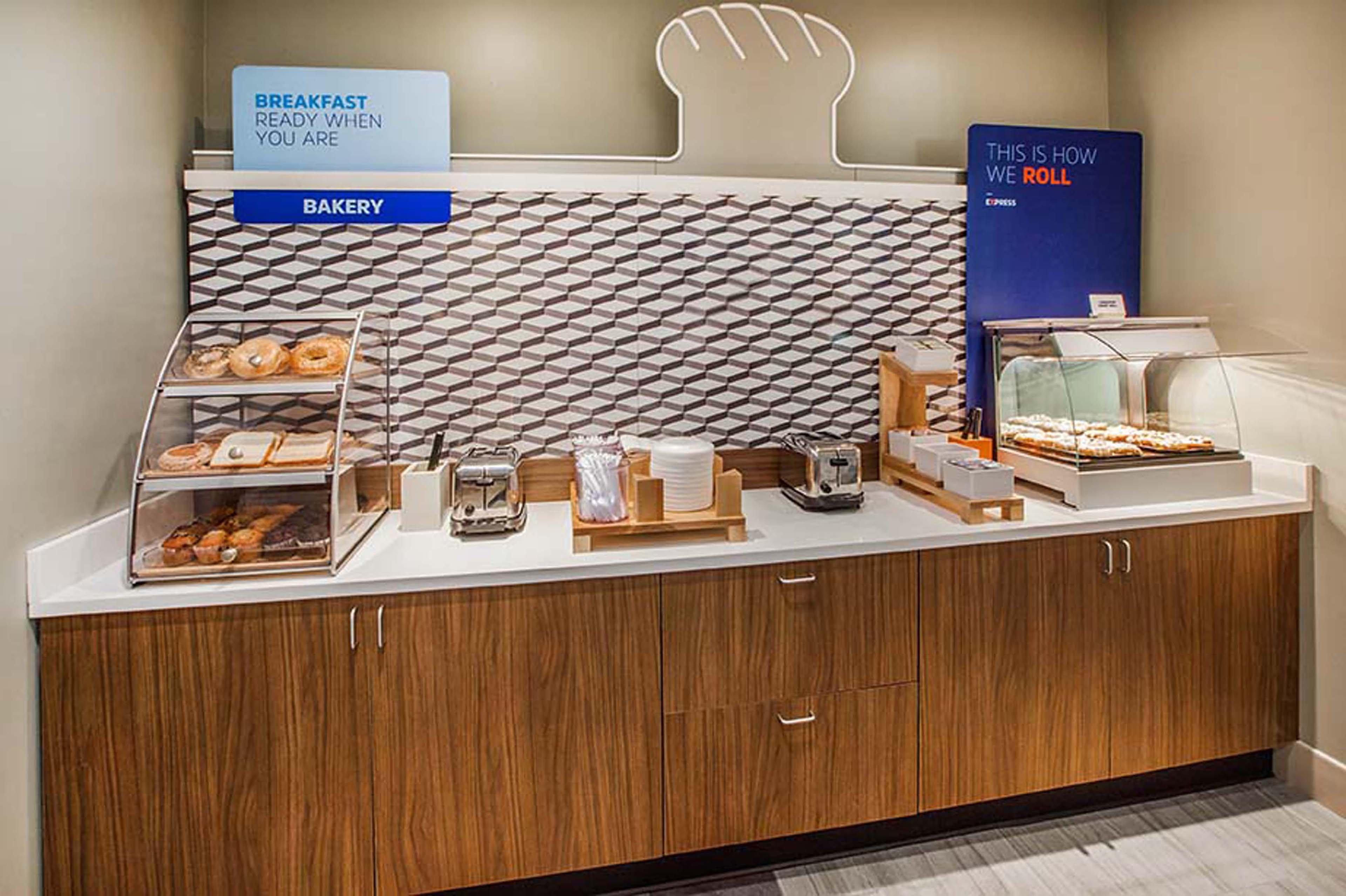 Holiday Inn Express Hotel & Suites Circleville By Ihg Bagian luar foto