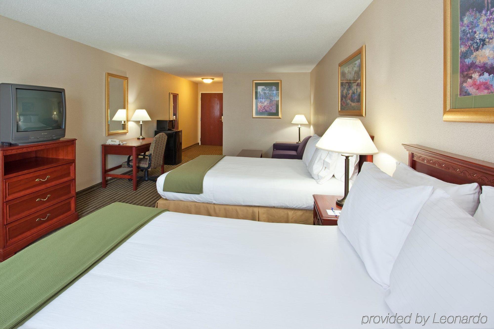 Holiday Inn Express Hotel & Suites Circleville By Ihg Bagian luar foto