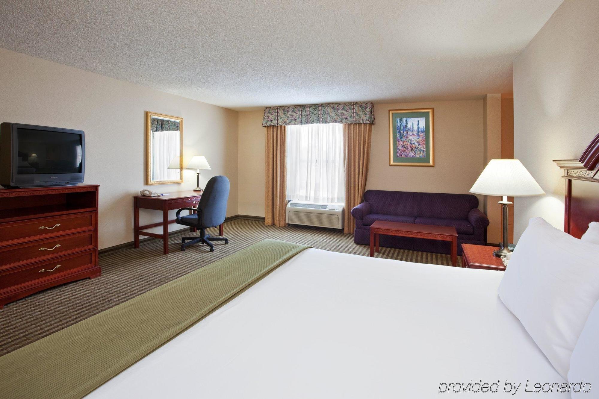 Holiday Inn Express Hotel & Suites Circleville By Ihg Bagian luar foto