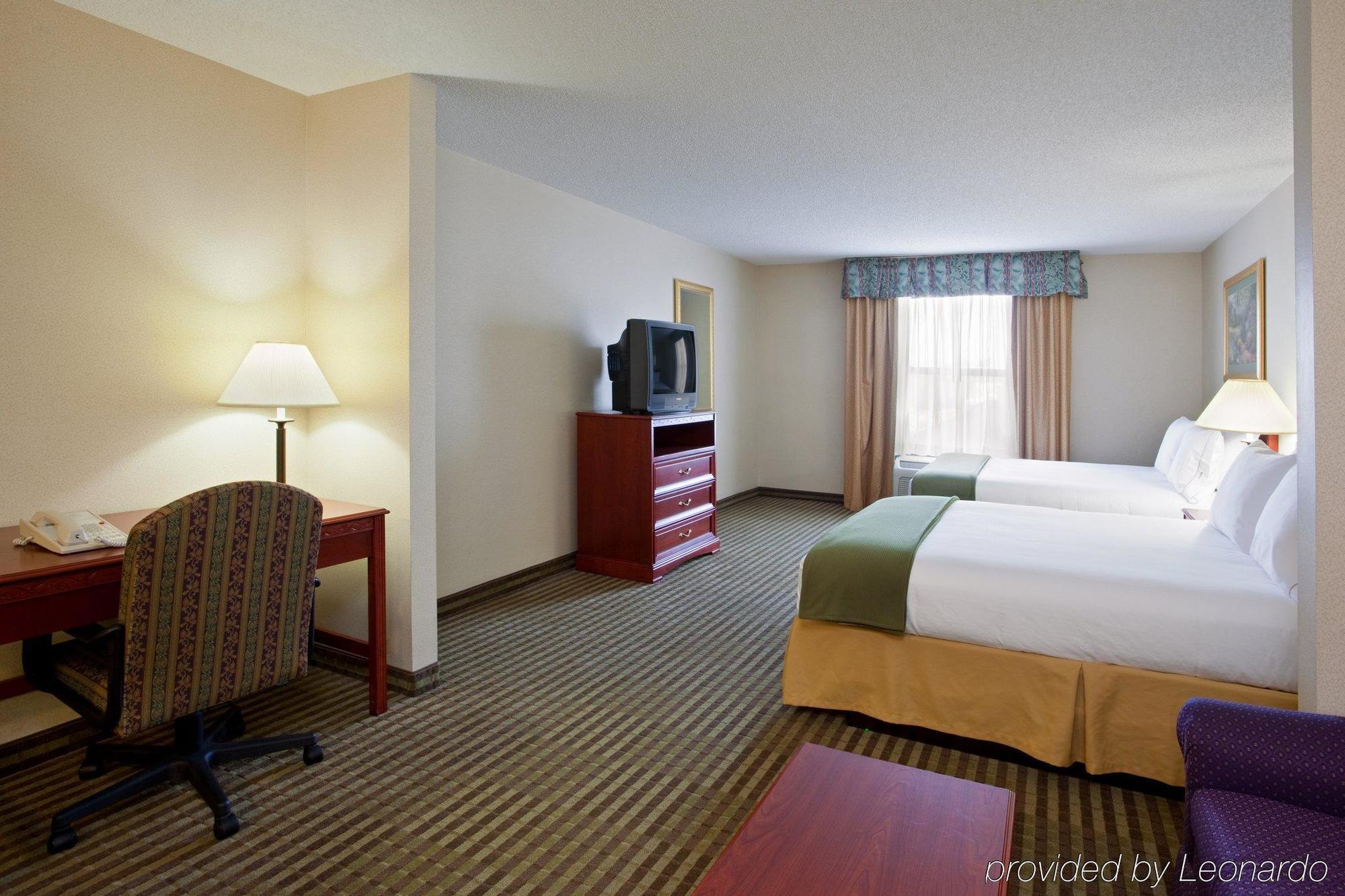 Holiday Inn Express Hotel & Suites Circleville By Ihg Bagian luar foto