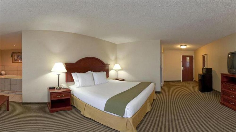 Holiday Inn Express Hotel & Suites Circleville By Ihg Bagian luar foto
