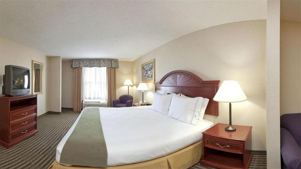 Holiday Inn Express Hotel & Suites Circleville By Ihg Bagian luar foto