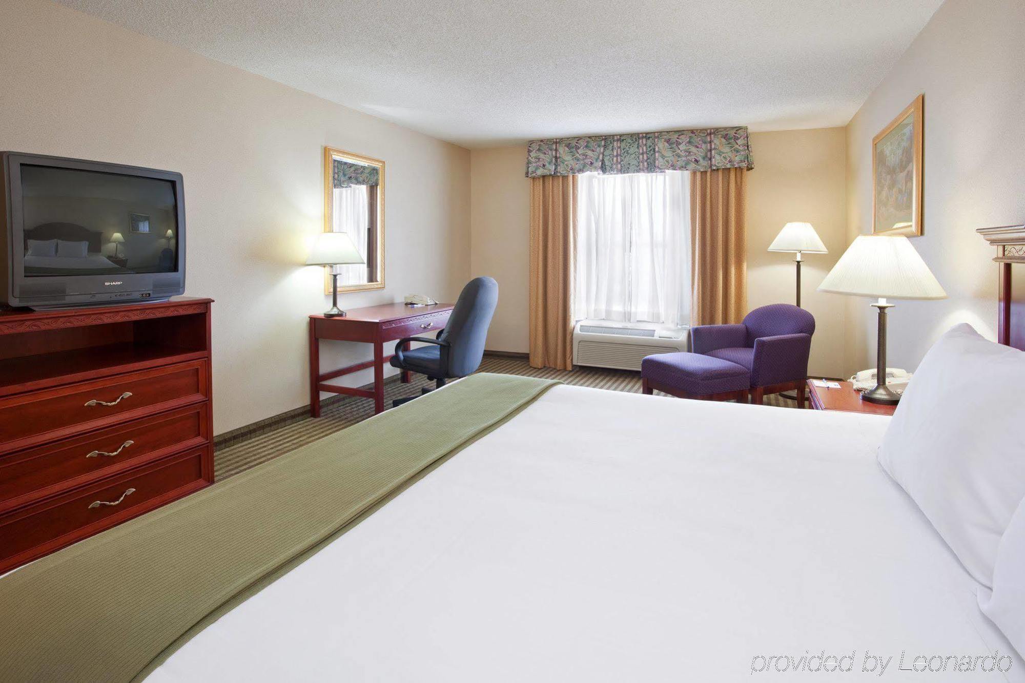 Holiday Inn Express Hotel & Suites Circleville By Ihg Bagian luar foto