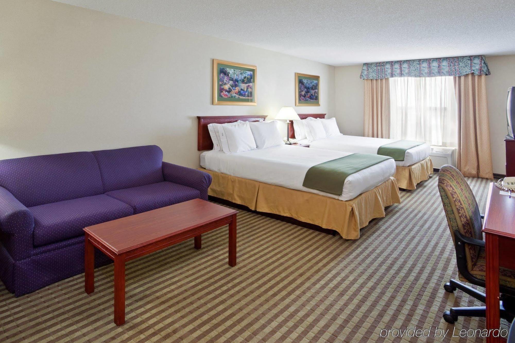 Holiday Inn Express Hotel & Suites Circleville By Ihg Bagian luar foto