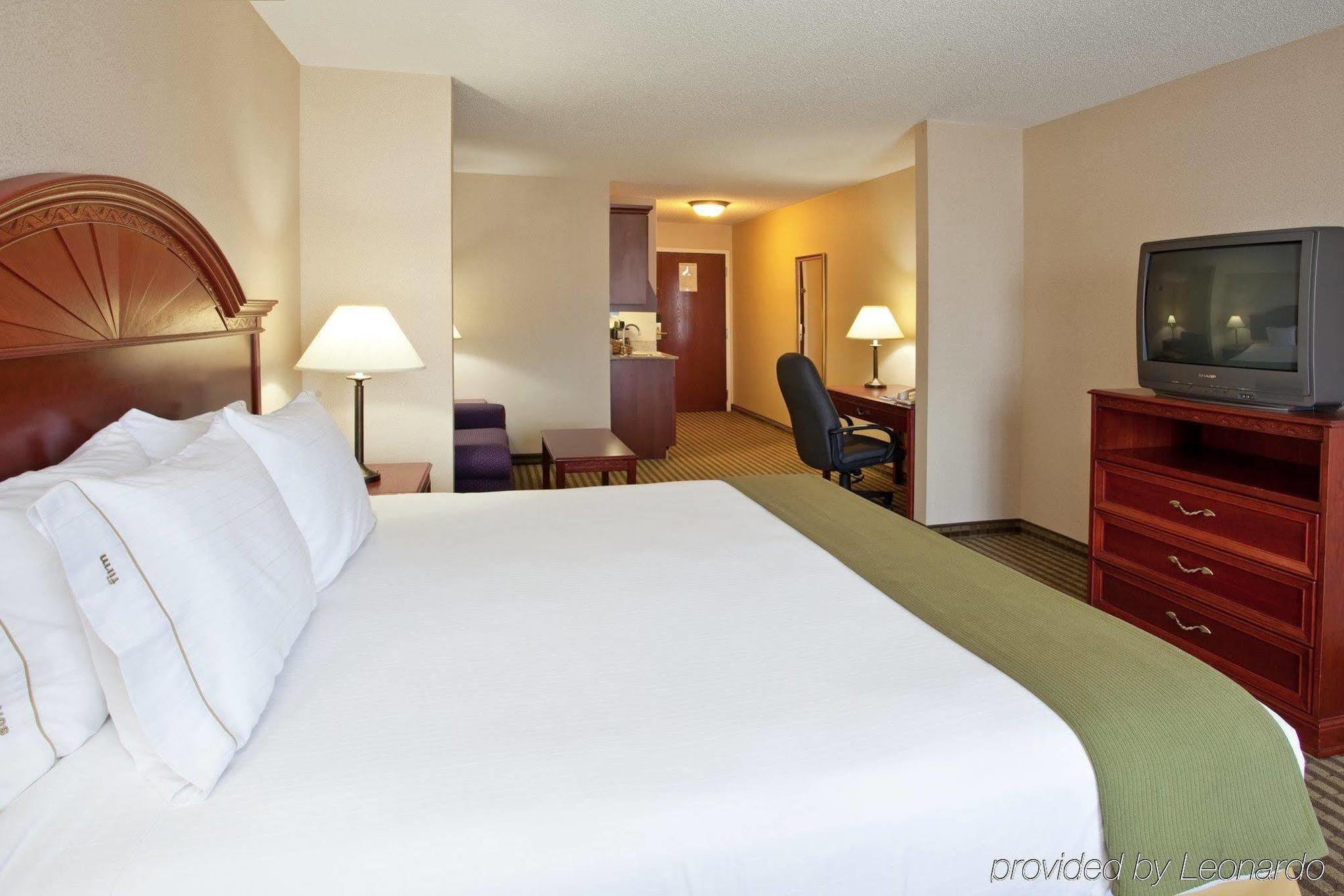 Holiday Inn Express Hotel & Suites Circleville By Ihg Bagian luar foto