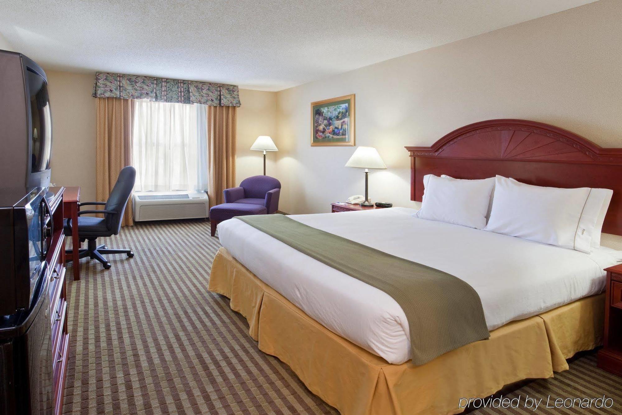 Holiday Inn Express Hotel & Suites Circleville By Ihg Bagian luar foto