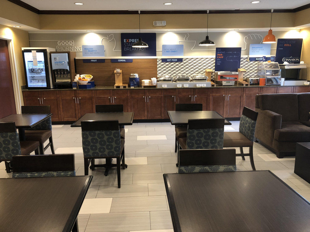 Holiday Inn Express Hotel & Suites Circleville By Ihg Bagian luar foto