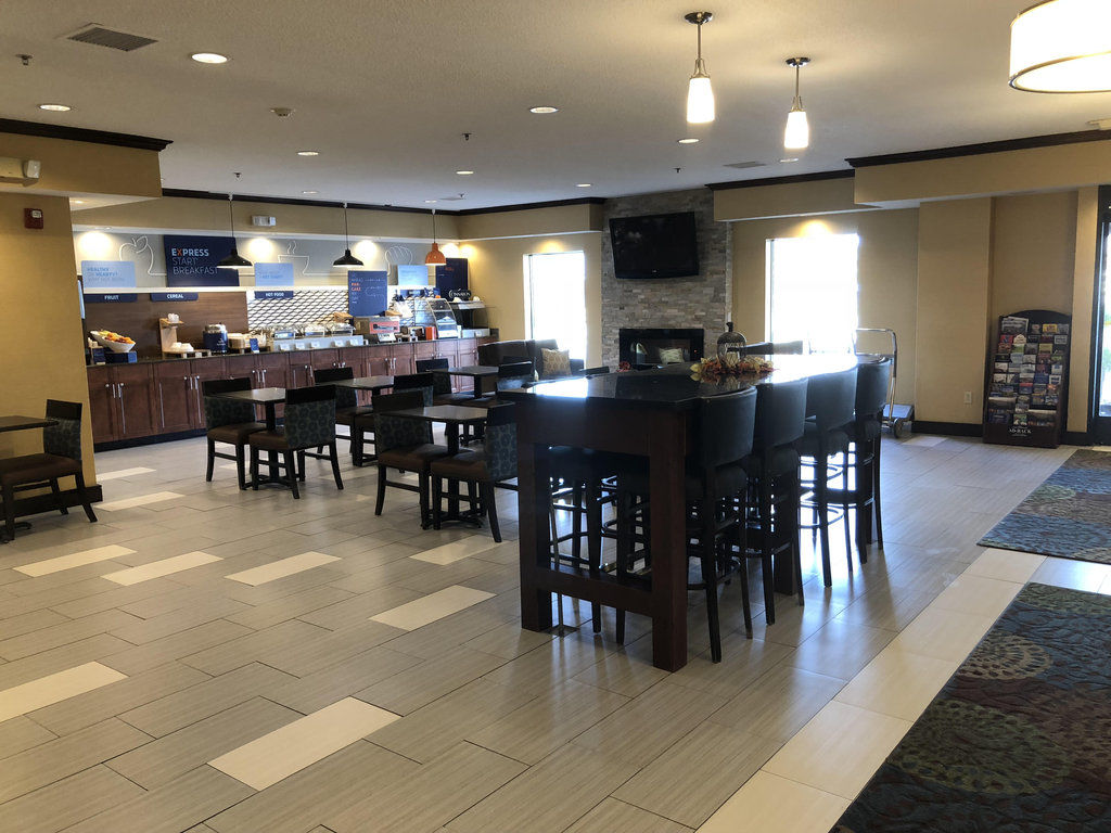 Holiday Inn Express Hotel & Suites Circleville By Ihg Bagian luar foto